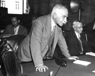 Otto Kahn head of Kuhn Loeb & Co At second day s hearing of the Se .. Old Photo