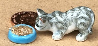 Puppenstube Keramik gestreifte Katze mit Futternapf Maßstab 1:12 tumdee