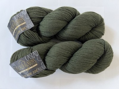 CASCADE 220 Yarn 100% Peruvian Highland Wool 220 yds/100g Color #9429 lot of 2