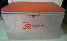 RARE VINTAGE SQUIRT SODA ALUMINUM COOLER WITH PADDED LID SEAT QUALITY CONSTROMS