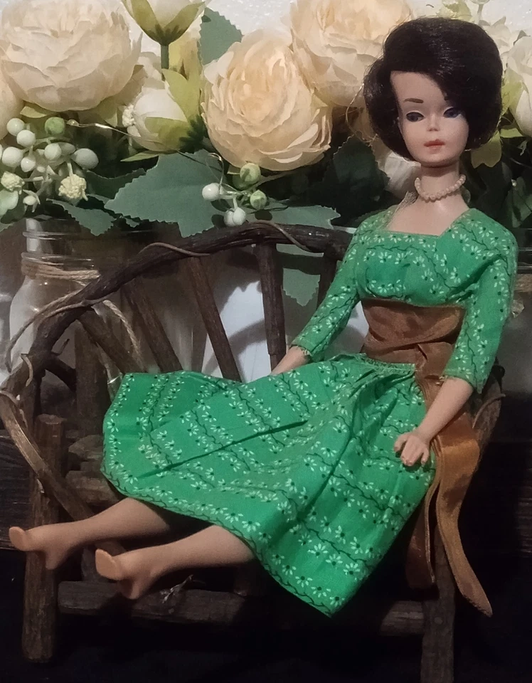Beautiful Vintage 60's Midge Barbie w/ Original Vintage Barbie Clothes & Case - image 2 of 4