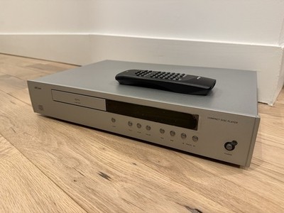 Arcam CD73 24 BIT DAC Includes Remote (Silver)
