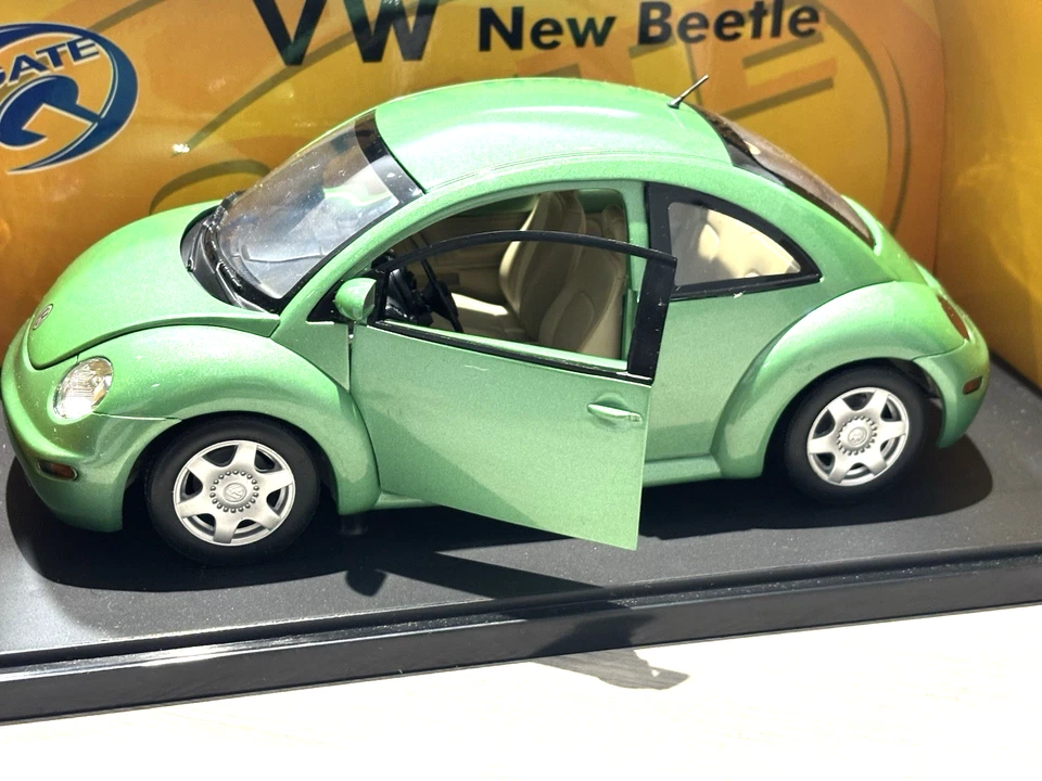 Modelos de puerta AUTO arte VW BEETLE 1/18 DieCast modelo de coche VOLKSWAGEN verde sin usar, en caja raro Foto 3 de 4