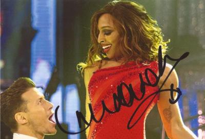 MUSIK/X-FAKTOR: ALEXANDRA BURKE SIGNIERT 6x4 ACTIONFOTO + COA
