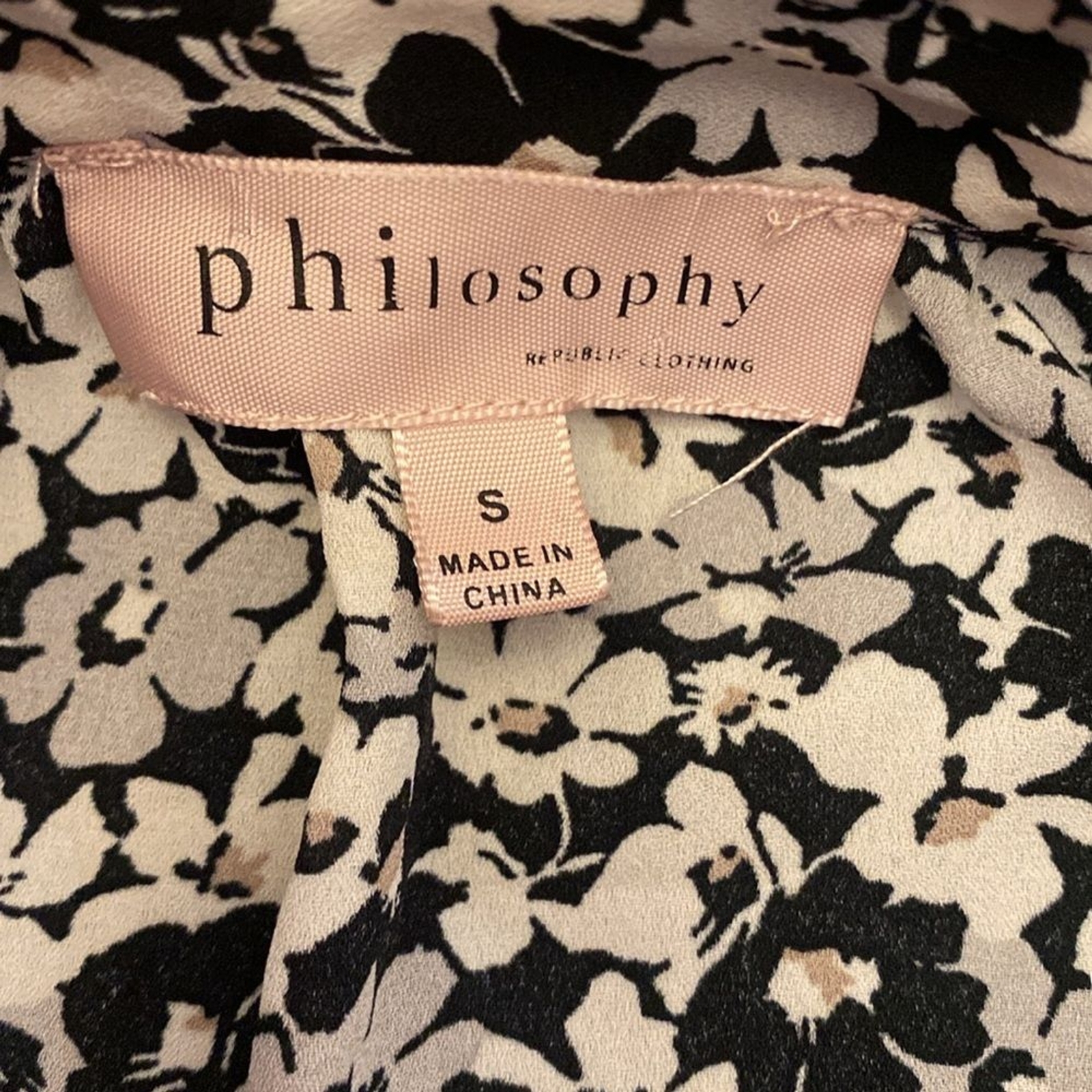 Philosophy Floral Button Front Collared Shirt Bla… - image 4