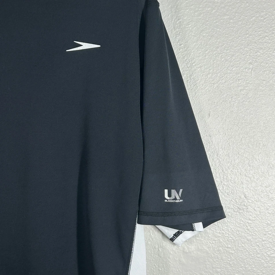 Camisa de natación Speedo para hombre XXL negra blanca protección UV manga corta protector contra erupciones Foto 2 de 4