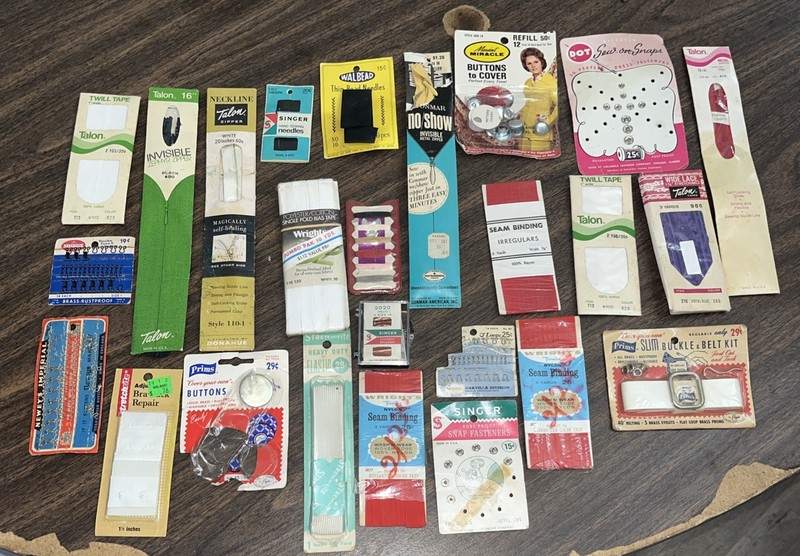 Vintage Lot Of 25 Mid Century Sewing Notions Snaps Buttons Belt Kit Used & NOS