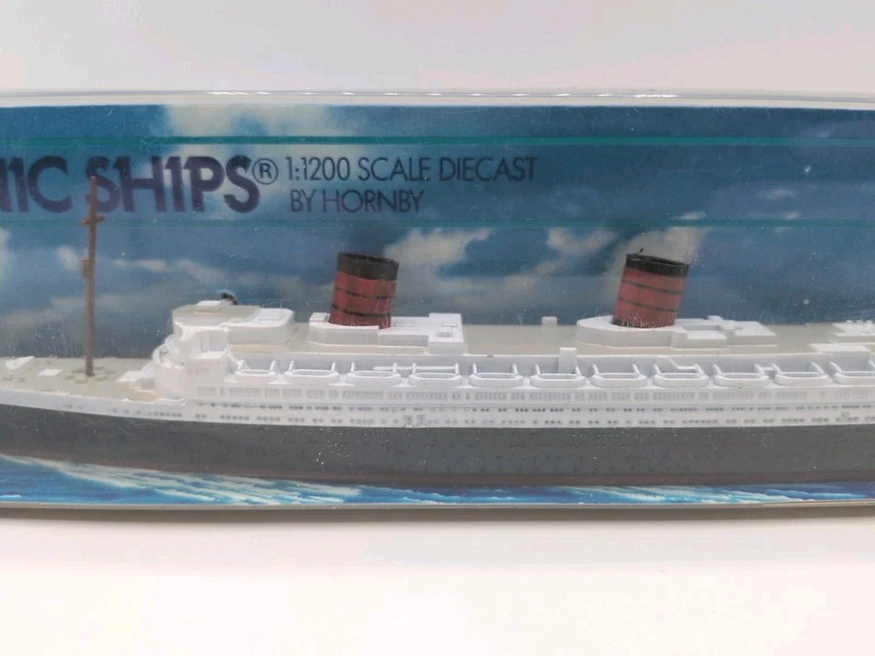 Minic Ships - RMS Queen Elizabeth Hornby Tri-ang M702 Diecast Glide Model 1:1200 - Image 4 of 4