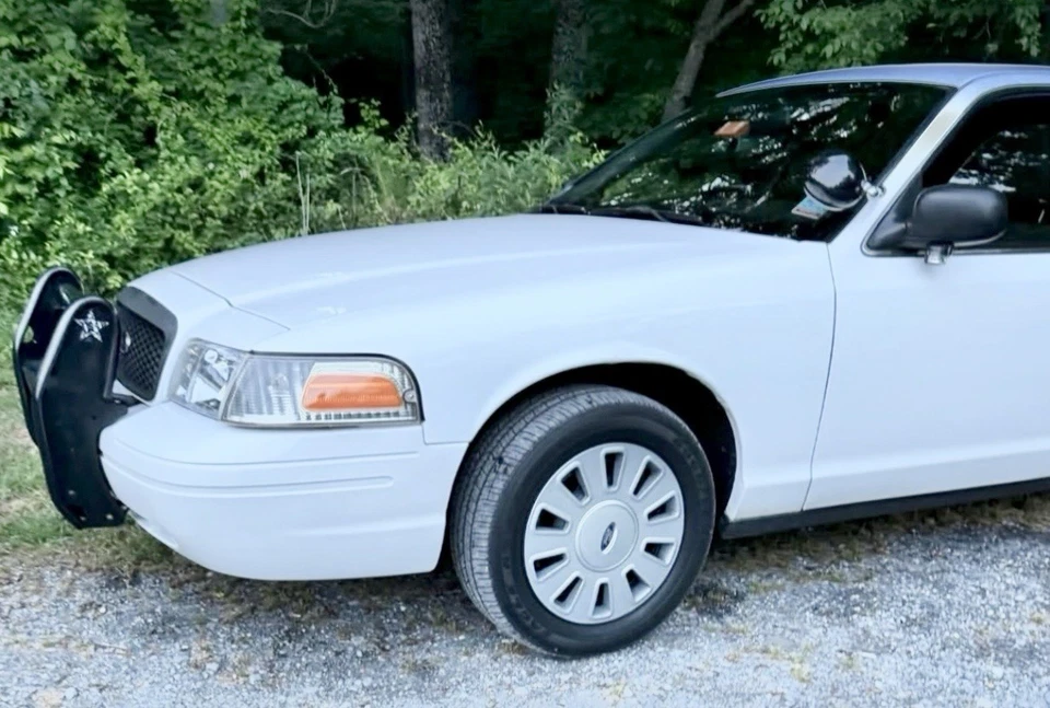 Ford Crown Victoria Police Interceptor | Cubierta de rueda OEM de 17” pulgadas 2006-2011 Foto 3 de 4