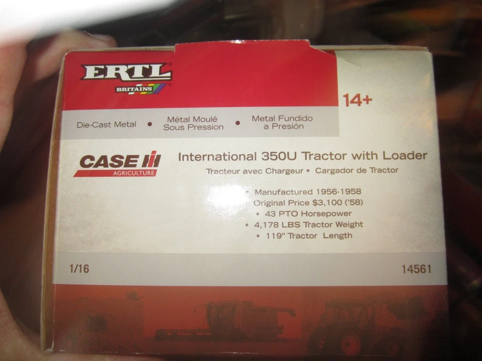 Ertl Britains 1/16 масштаб чехол IH International 350U трактор с питания погрузчик новый в коробке - Изображение 4 из 4