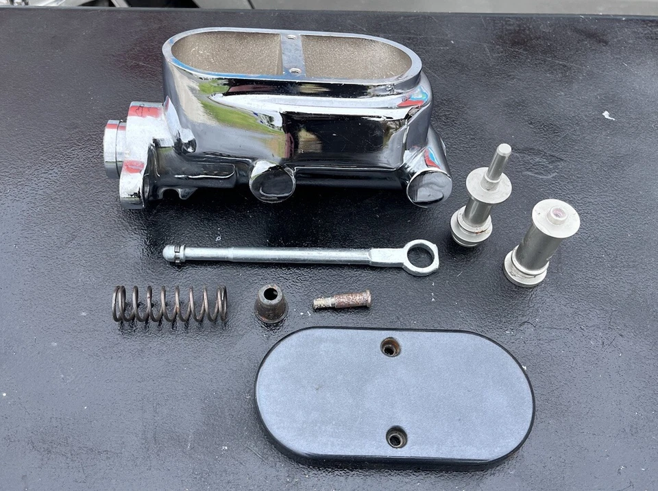 Chrome Dual Brake Master Cylinder & Spare Parts Universal FOR PARTS - Image 2 of 4