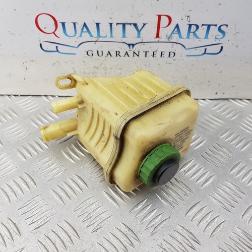Power steering fluid reservoir