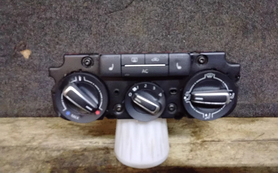 2012 VOLKSWAGEN BEETLE HEATER AC TEMPERATURE CLIMATE CONTROL SWITCH OEM ASSEMBLY - Image 3 of 4