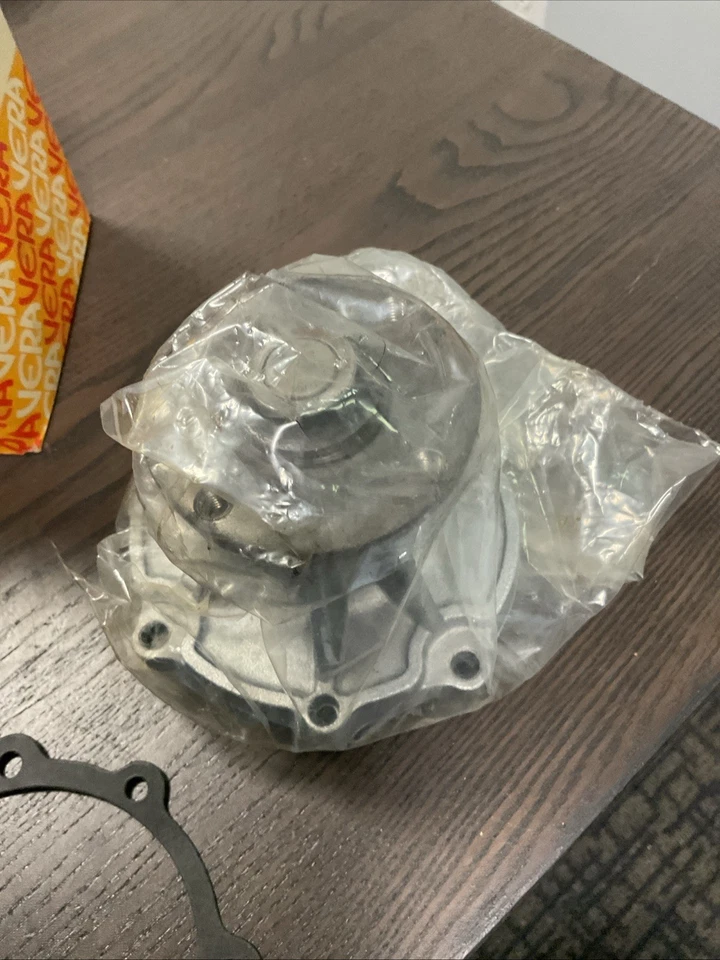 Водяной насос Datsun 240Z 510 - Изображение 2 из 4