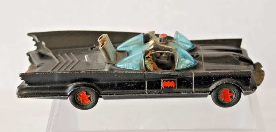 CORGI 1966 1ST EDITION 267 BATMOBILE WITH ROBIN & BATMAN FIGURES RED BAT WHEELS - Image 3 of 4