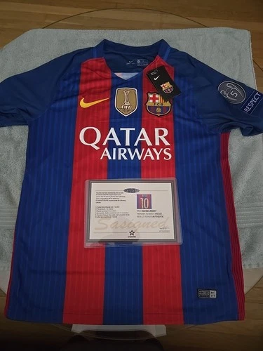 Lionel Messi Soccer  Signed jersey with certification Mens small
