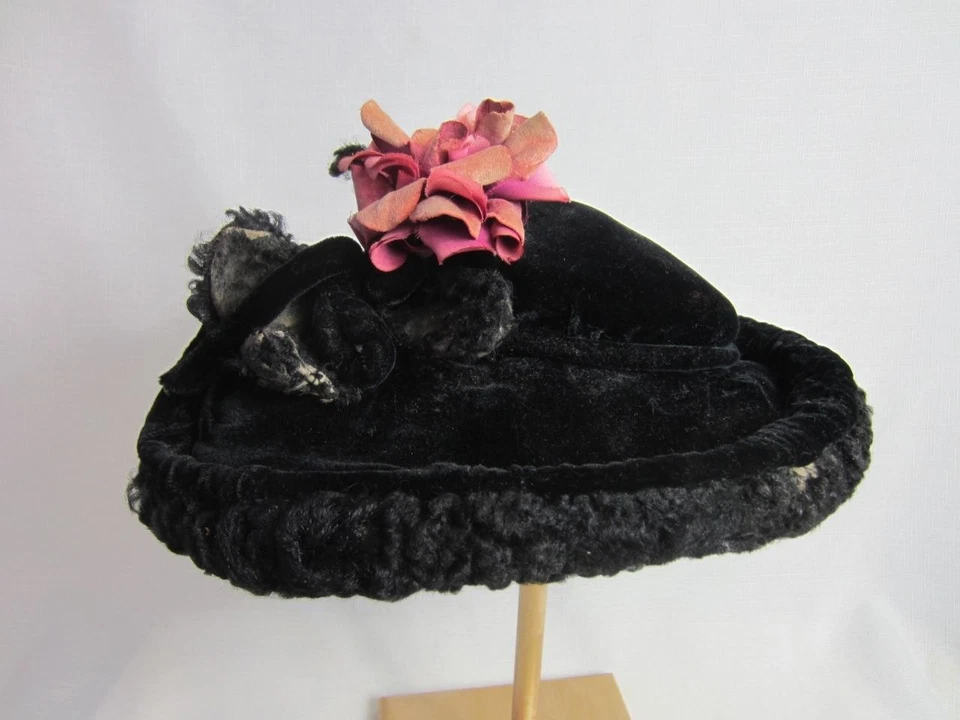 *1920's True Antique Ladies Hat Black Velvet, Faux Curly Lamb HTF Style - Image 2 of 4