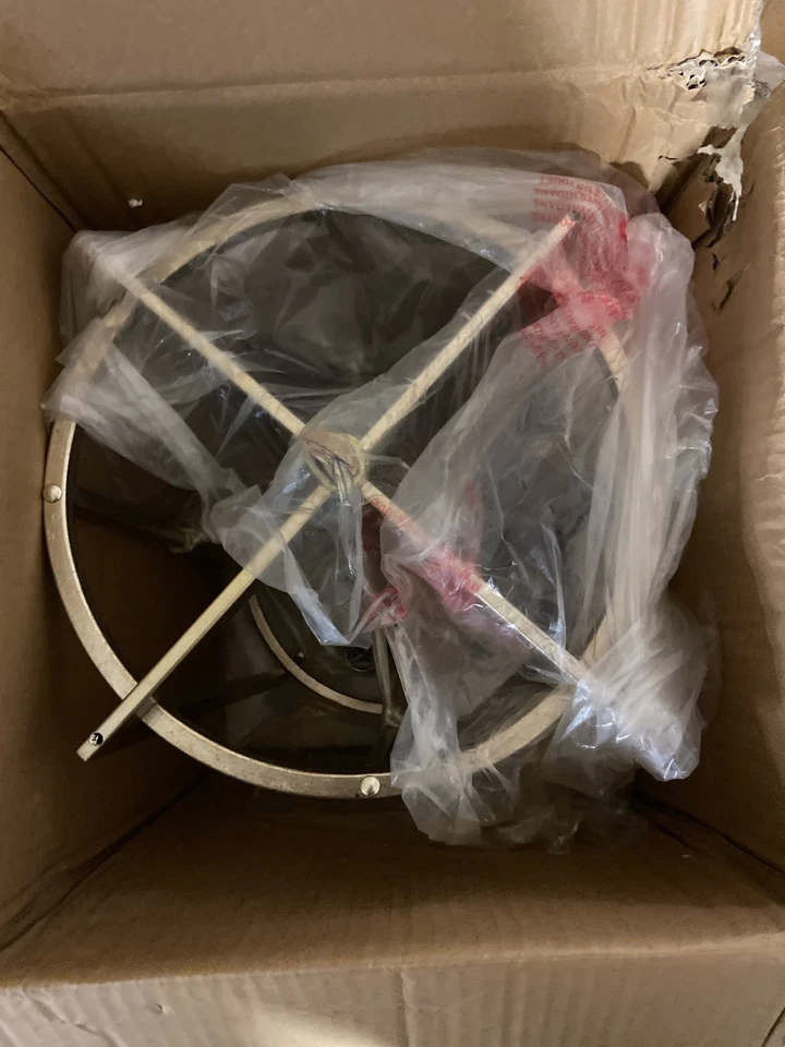 Quorum Intl 6814-4-60 Carpa 4 Luces Colgante Vela, Hoja de Plata Envejecida Foto 3 de 3