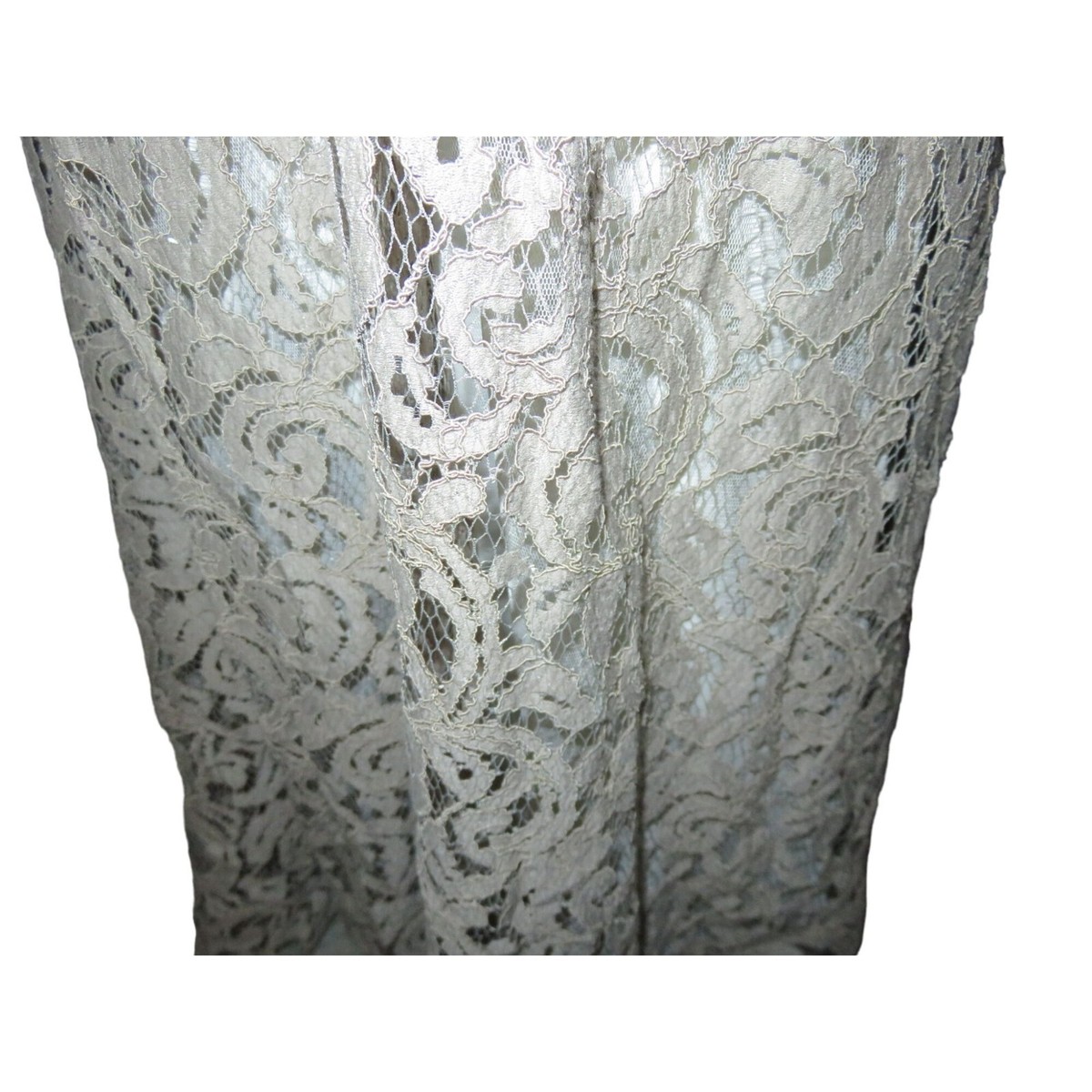 TADASHI Shoji Medallion Lace Two Ivory & Cream Mermaid Cut