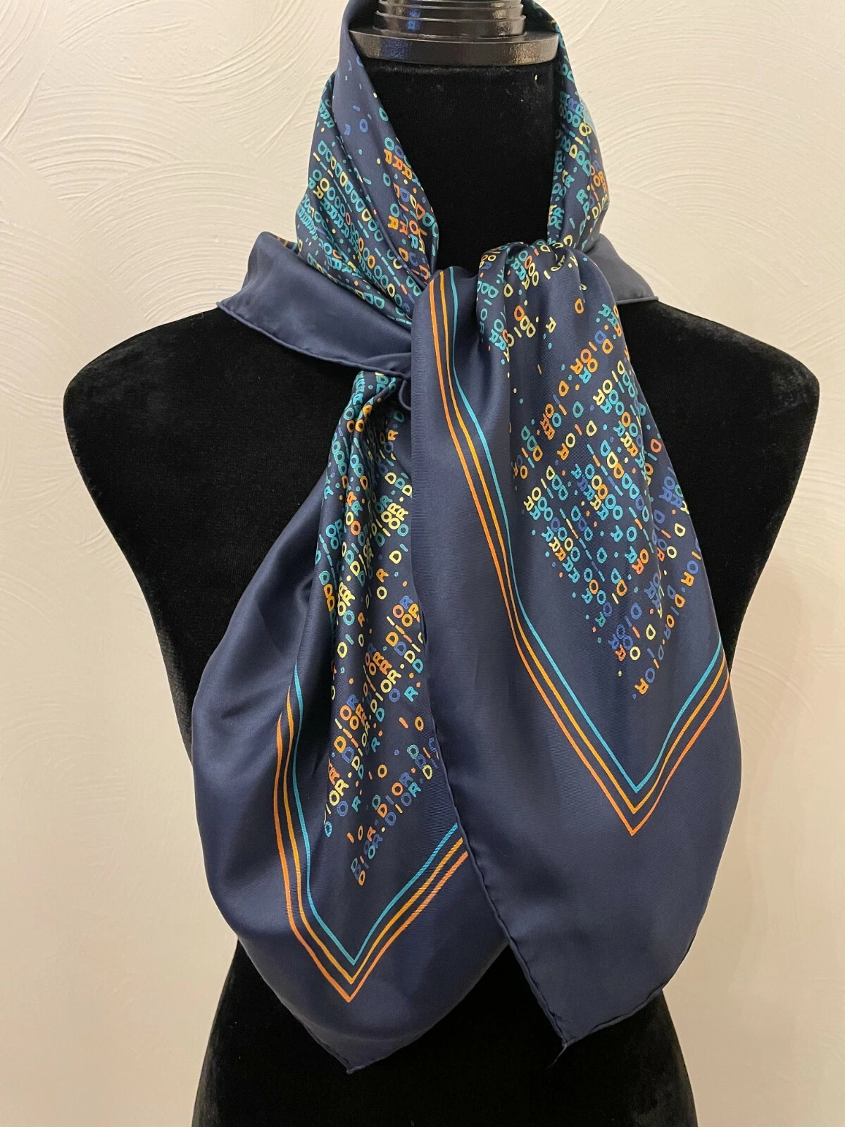 Foulard carré vintage Christian Dior pour femme bleu marine rétro monogramme imprimé soie 