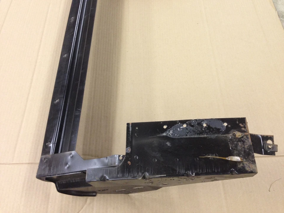 Soporte de montaje de asiento trasero convertible Ford Mustang 87-93 marco chapa OEM Foto 2 de 4