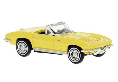 Brekina PKW Chevrolet Corvette C2 in pastellgelb 18030