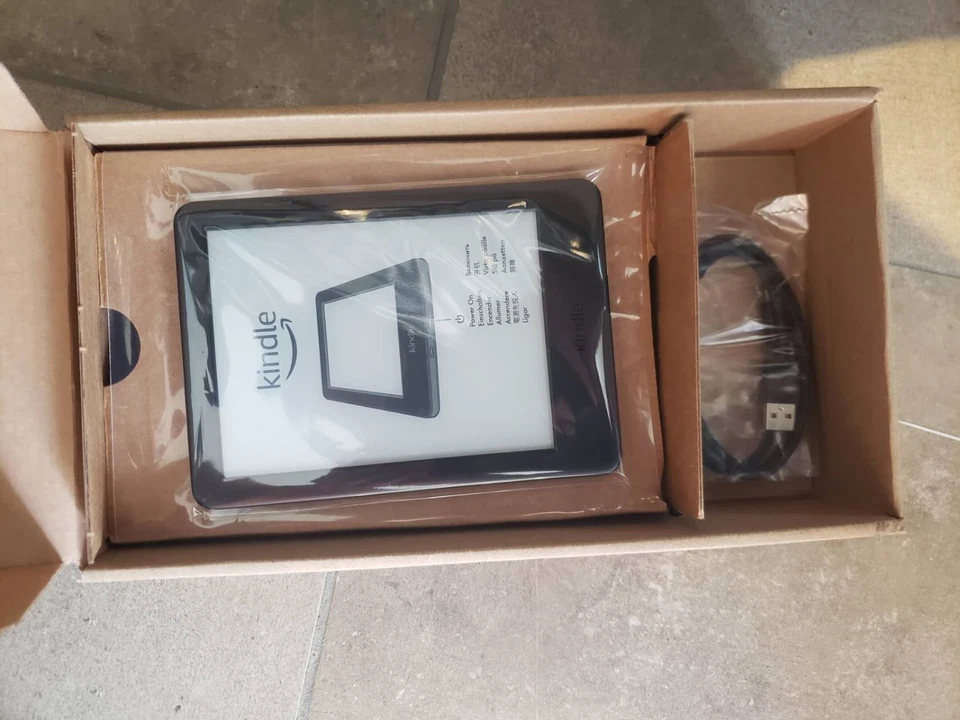 Kindle 10th Gen Refurb1shed by Amazon 2019 6 Inch WiFi 8GB LIKE NEW unlockable! - Image 3 of 4