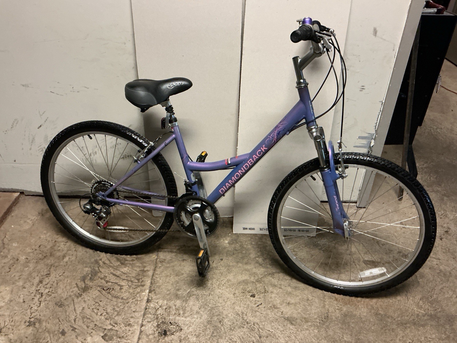 Diamondback Wildwood MTN Bike,  Step Thru, Women's, Purple, 