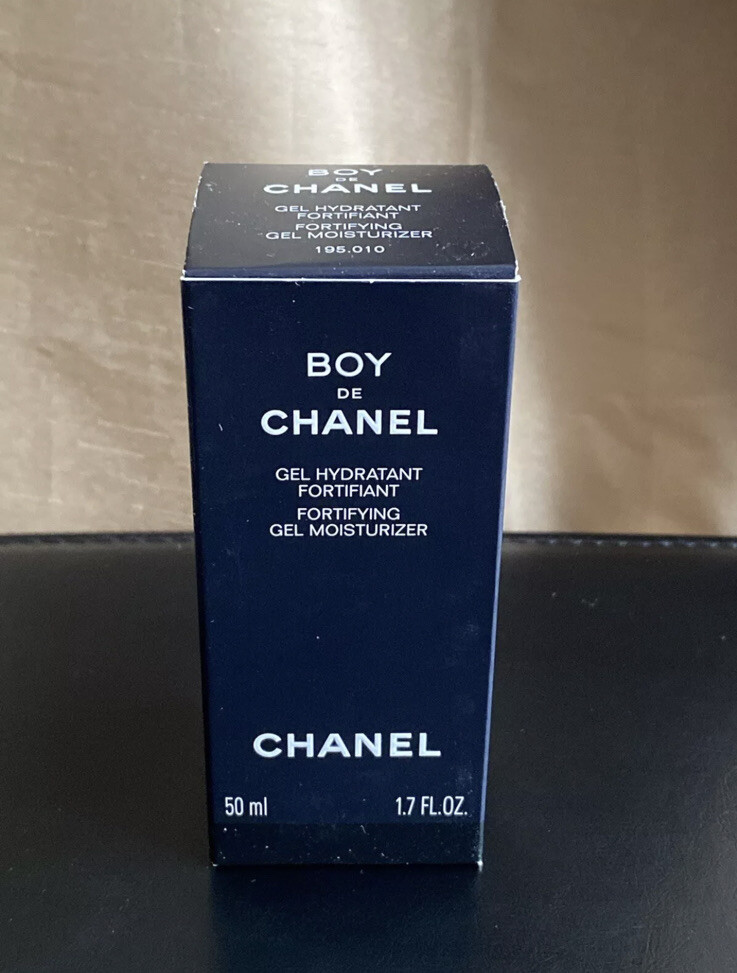 BOY DE CHANEL シャネル ジェル モイスチャライザー 50ml シャネル新作メンズコスメ、“ミッドナイトブルー”ボトルの保湿
