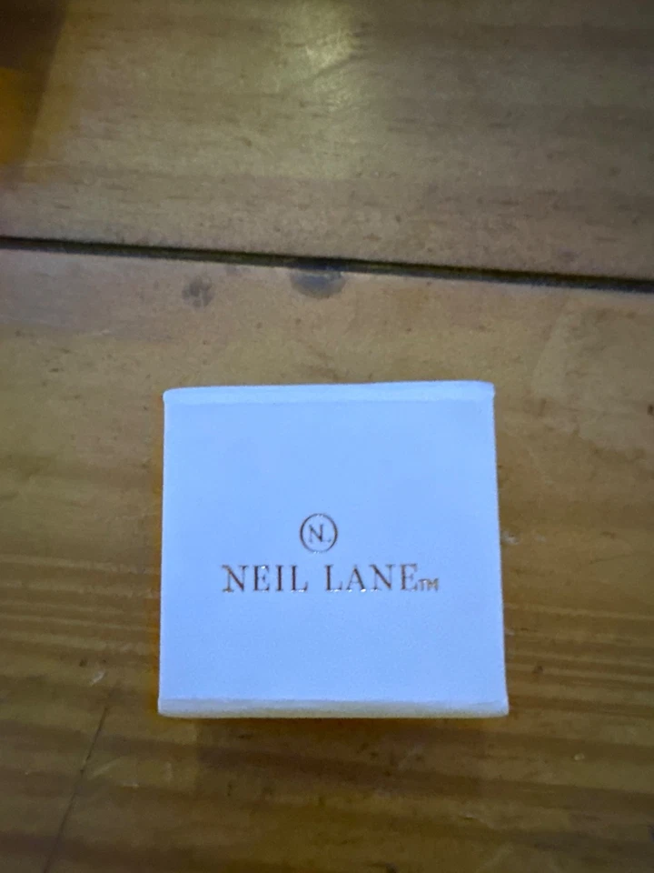 Anillo de compromiso de diamantes talla princesa natural de oro blanco de 14 k Neil Lane en caja Foto 2 de 4