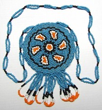 VINTAGE NATIVE AMERICAN BEADED MEDALLION NECKLACE