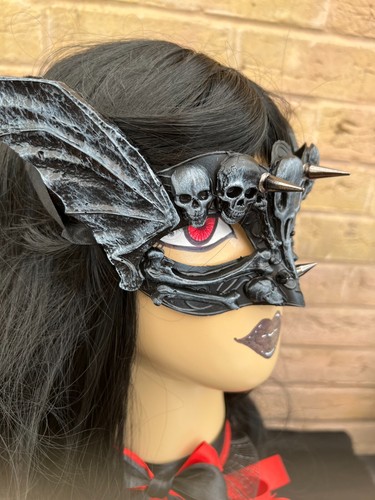 Máscara de ojos única unisex gótica mascarada calaveras púas tachuelas huesos alas (B) - Imagen 10 de 10
