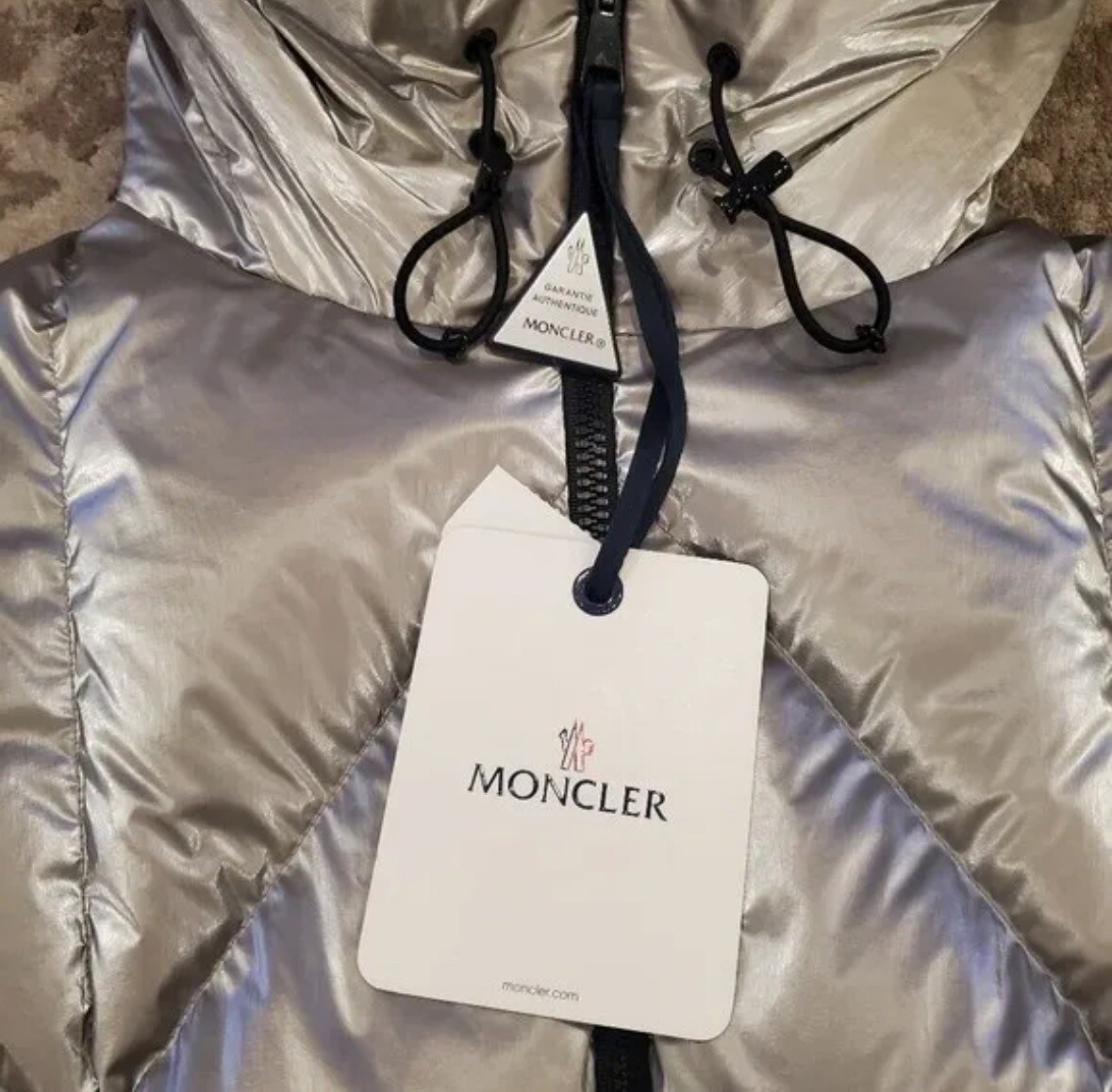 $1,875 Moncler Frele Metallic Silver Short Down Jacket Size $1,875 Moncler Frele Metallic Silver Short Down Jacket Size