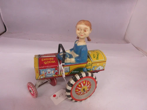 VINTAGE QUEEN OF THE CAMPUS  WIND UP CRAZY CAR MARX TIN TOY WORKS  317-D