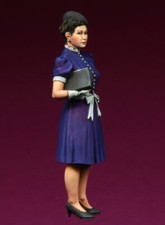 1/35 Scale WWII Civilian Woman Figure – 1940s Resin Model for Dioramas or Street