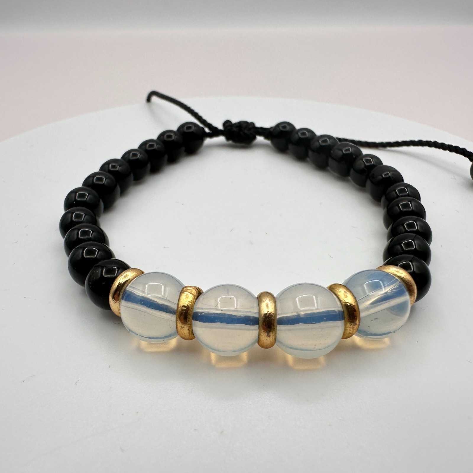 Vintage Y2K Gold Tone Beaded Cord Black Onyx Bracelet Women's Classic Jewelry