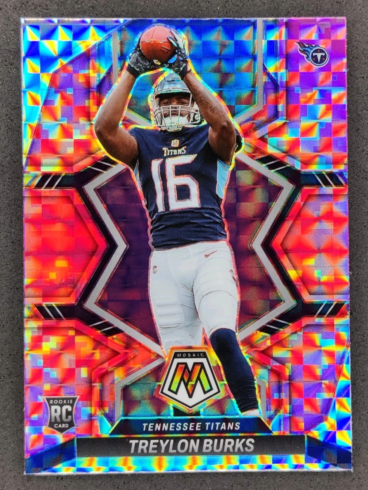 2022 Panini Mosaic TREYLON BURKS Rookie Pink Camo Prizm #315 Tennessee Titans