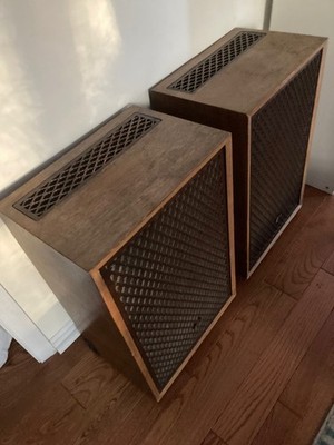 Pair of VINTAGE Sansui SP-3200A Floor Speakers (Local Pickup Only