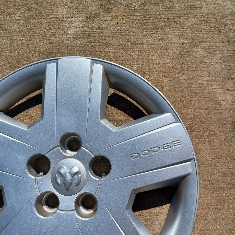 Dodge Avenger hubcap 2008-2011 fits 16" wheel 05272552AA, 8029 02 - Imagem 3 de 4