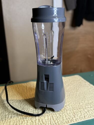 Hamilton Beach Single Serve Personal Smoothie Blender with 14 oz. Travel Cup - Picture 2 of 7