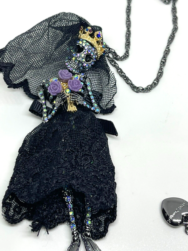 betsey johnson skeleton bride necklace