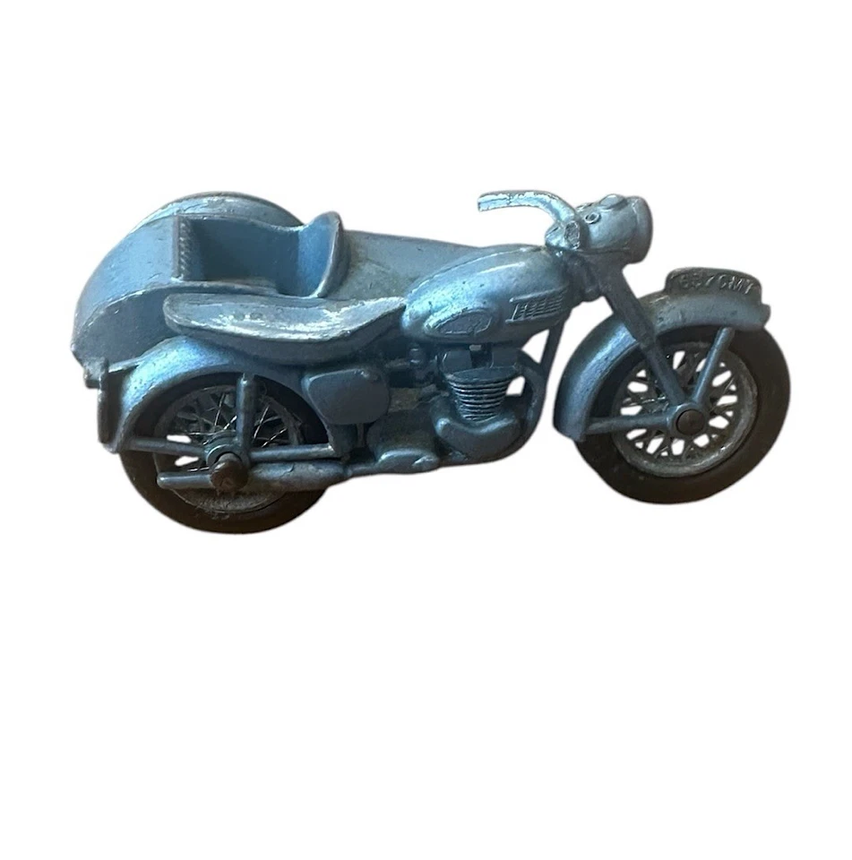 Vintage 1960's Matchbox Lesney No 4 Triumph T110 Motorcycle and Sidecar Blue - Image 2 of 4