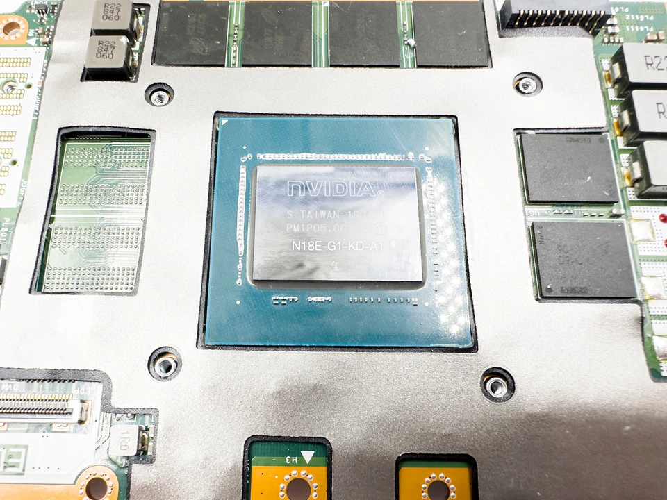 Tarjeta de video genuina Alienware Area 51M Nvidia RTX 2060 6GB GDDR6 N18E-G1-KD 639K2 Foto 3 de 4