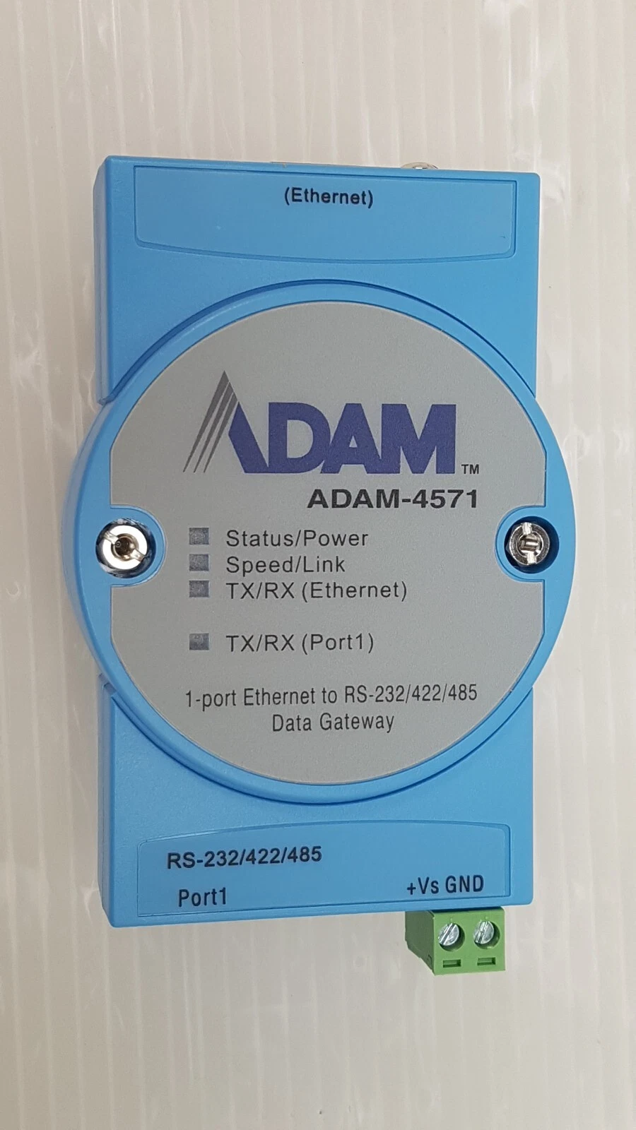 Front of Advantech ADAM-4571 1-port Ethernet to RS-232/422/485 Data Gateway with LEDs and terminal block
