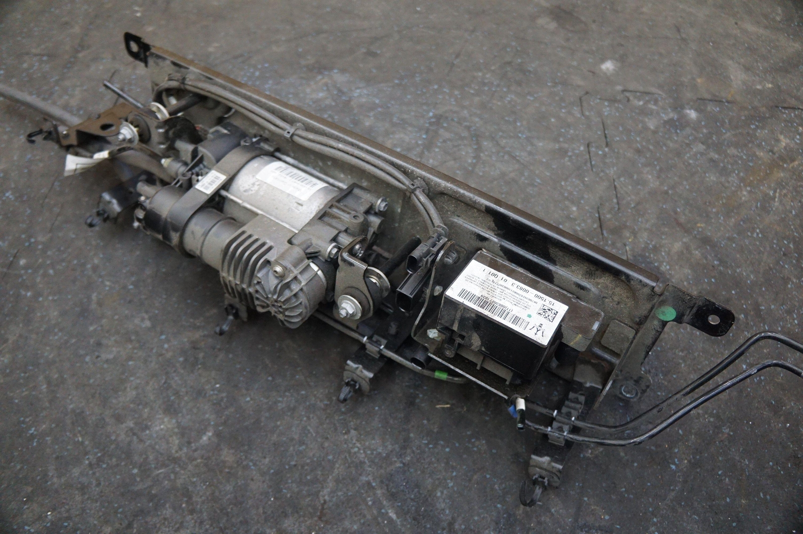 Air Ride Suspension Compressor Assembly 670039247 OEM Maserati Levante 2017+