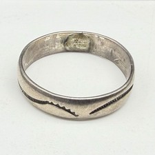 Vintage Sterling Silver Stamped Southwest Tribal 4.8mm Band Size 7.5 Ring 2.4g