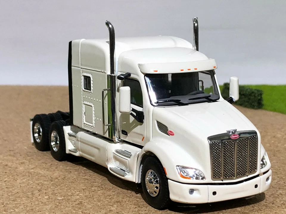 Peterbilt 579 6x4 in white , WSI truck models , 1:50 scale - Image 3 of 4