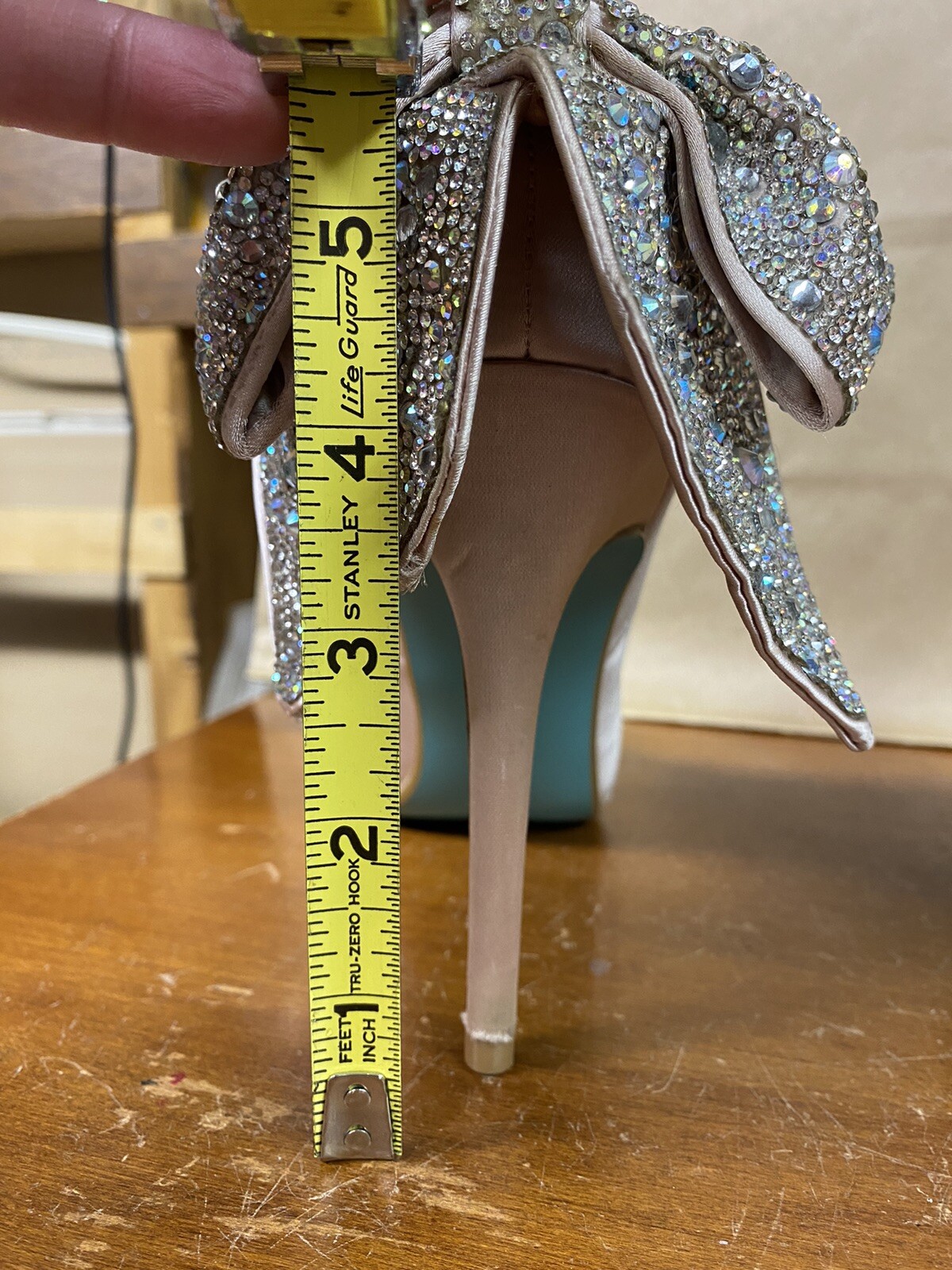 blue by betsey johnson women's sb bryn pump