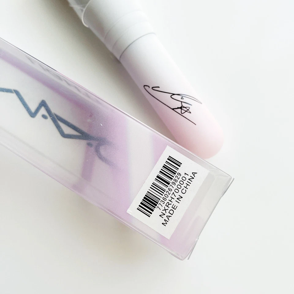 MAC X LISA Lightful C3 Foundation Brush ~ Limited Edition~ New in Box - Image 4 of 4