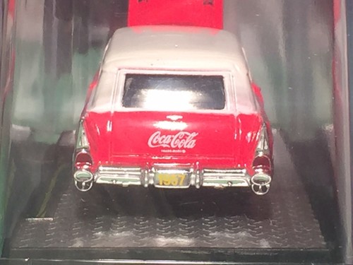 M2 COCA COLA HOBBY EXCLUSIVE 1957 Chevrolet Berlina #52500-RW02 1:64° Nuovo con scatola - Foto 5 di 6